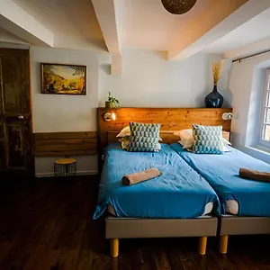 Bed & Breakfast Gite Le Pied Du Geant - Local Securise Pour Les Velos